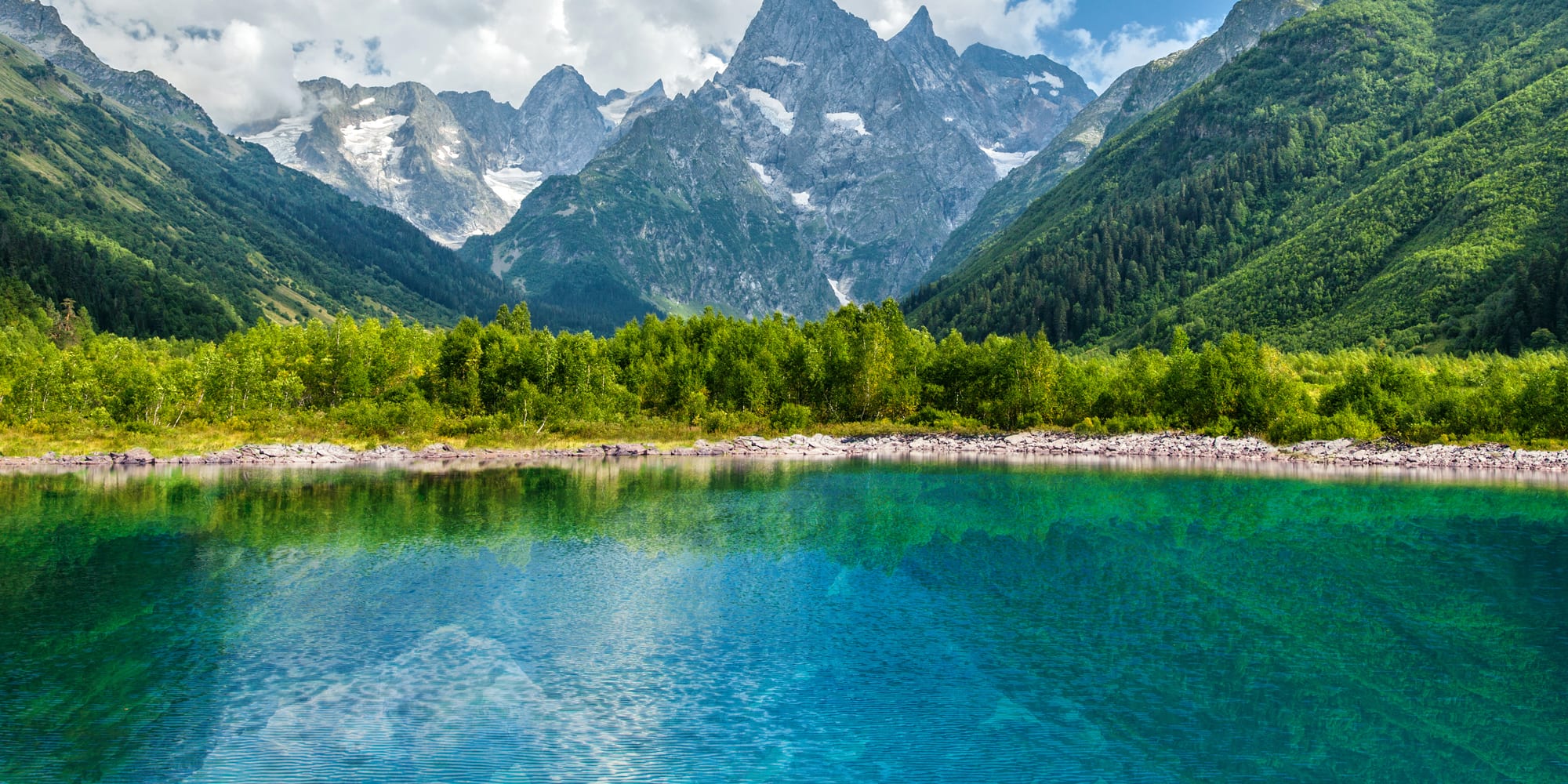 HPE GreenLake image of lake and mountains